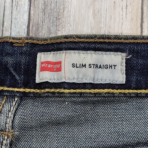 Wrangler Classic Blue Denim Jeans - Picture 6 of 11